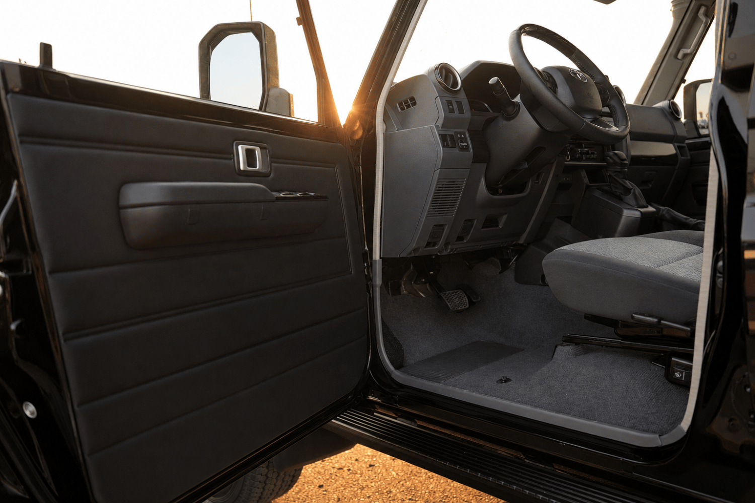 Toyota Land Cruiser 70 photo 14