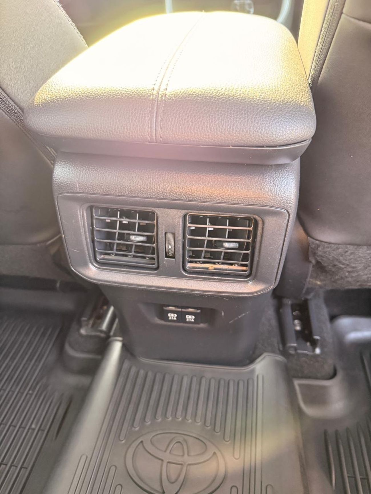 Toyota RAV4 XLE 2.5 L Full option