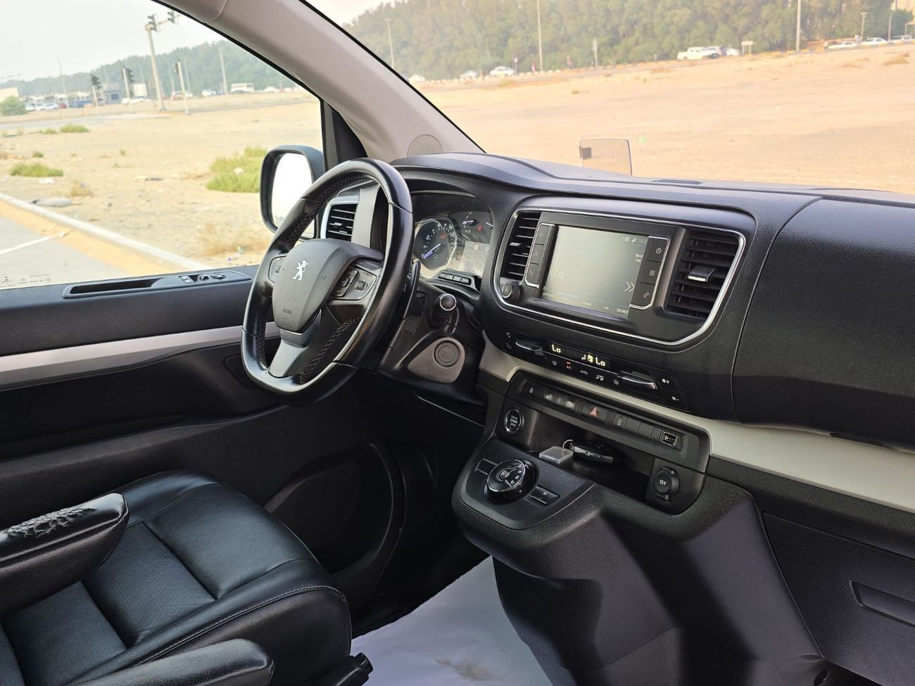 Peugeot Traveller PEUGEOT TRAVELLER VIP DIESEL 2020 2KEYS // FULL OPITION // ORGINAL PAINT