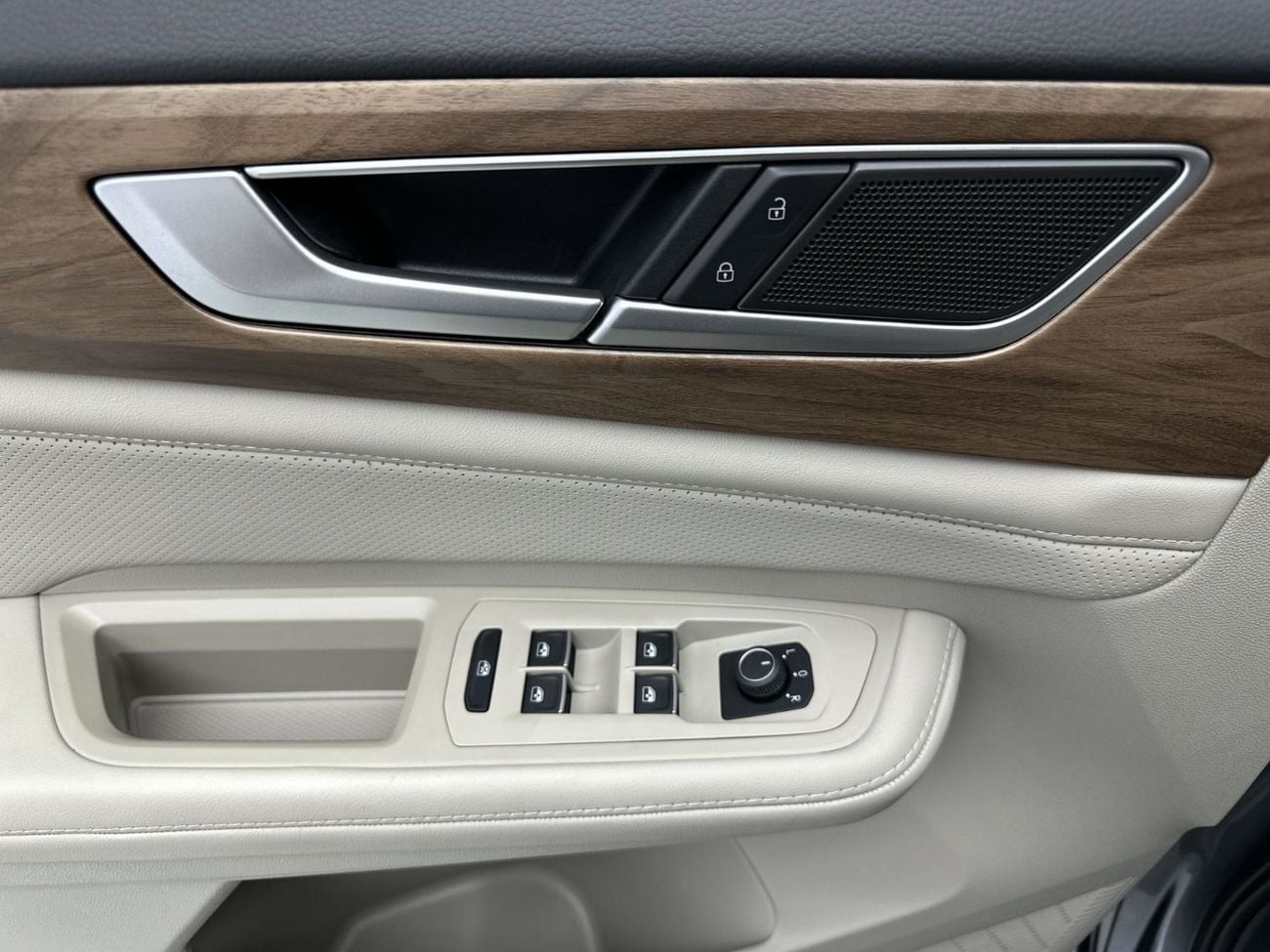 فولكس واجن تيرامونت TRENDLINE 2L | Excellent Value | UPGRADED Leather Seats | GCC Spec | VW Certified