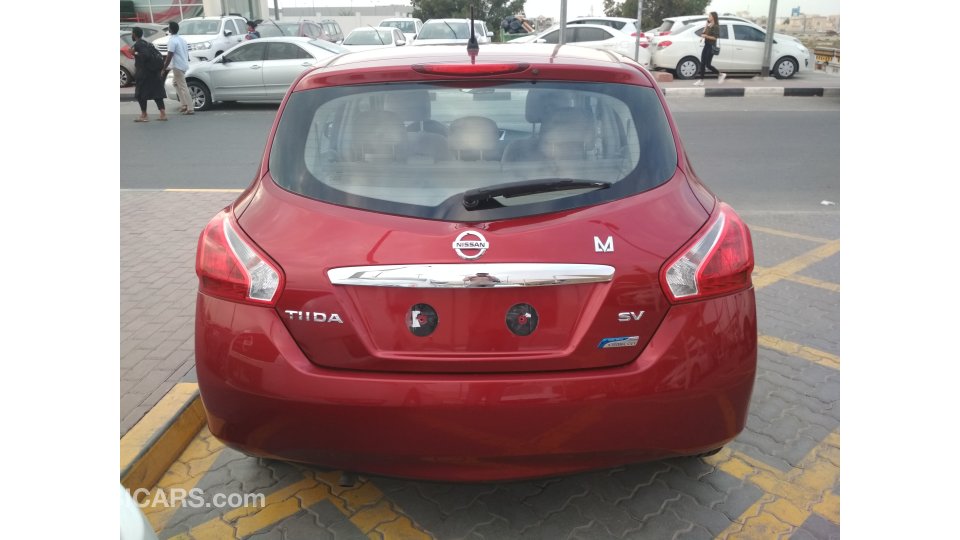  Nissan Tiida RED GCC NO PAIN NO ACCIDENT PERFECT usados ​​en venta en Dubái -