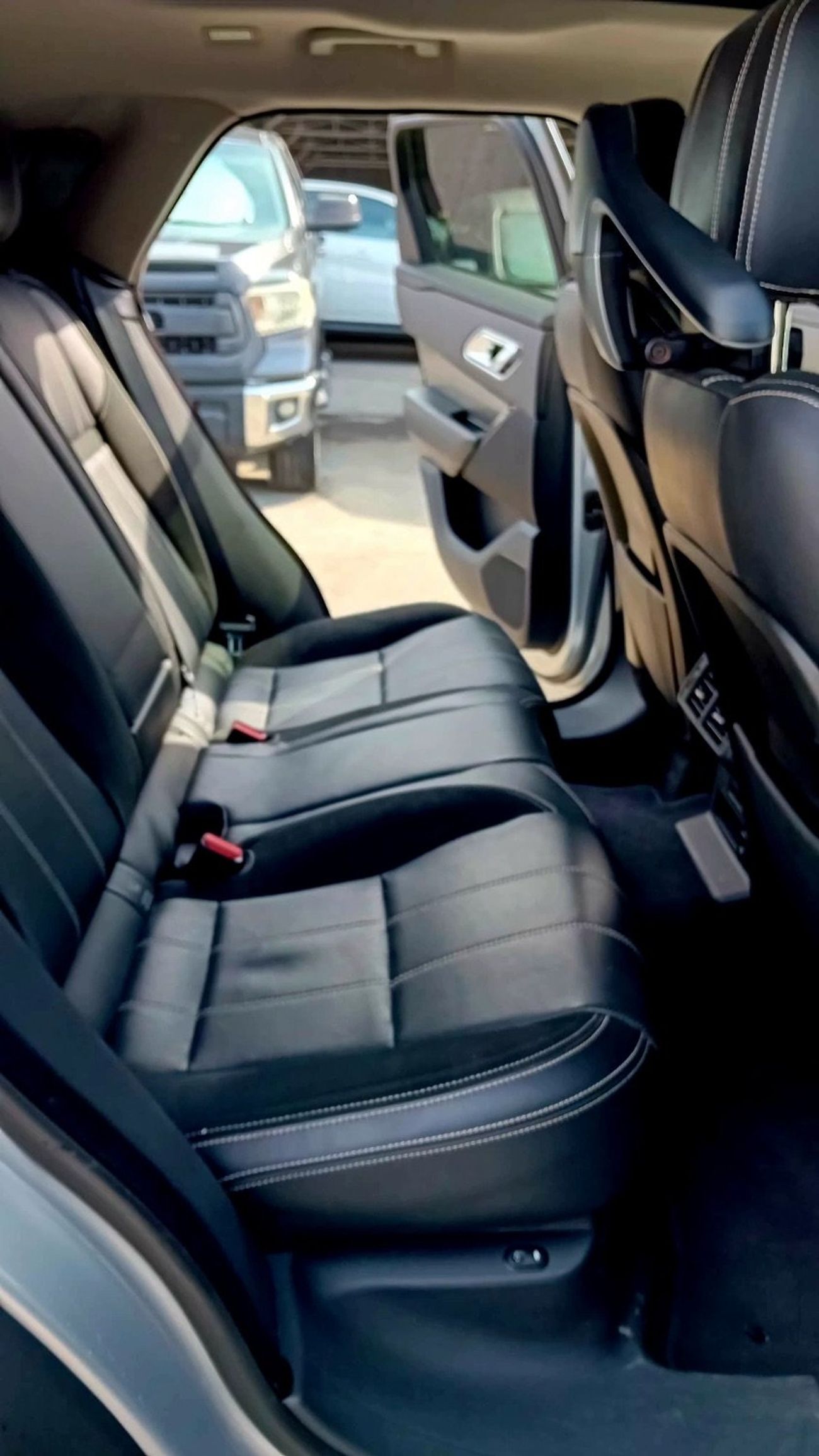 لاند روفر ديفندر P400 110 SE 3.0L (5 Seater)