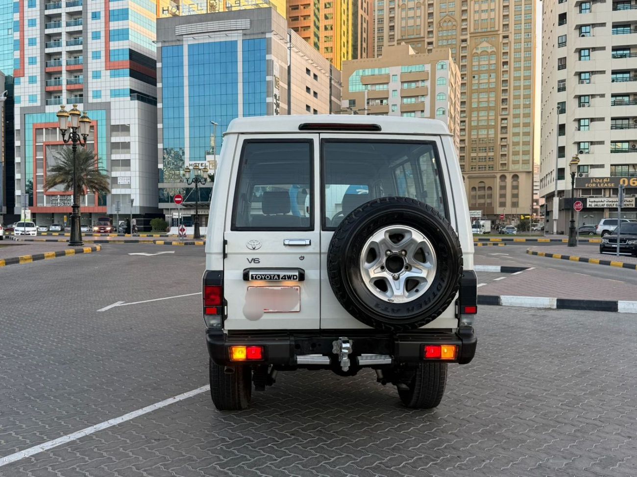 تويوتا لاند كروزر 70 Toyota landcruise Hard Top 2022MODEL Engine 4.5 Diesel v8 colour white Transmission Manual Interior 