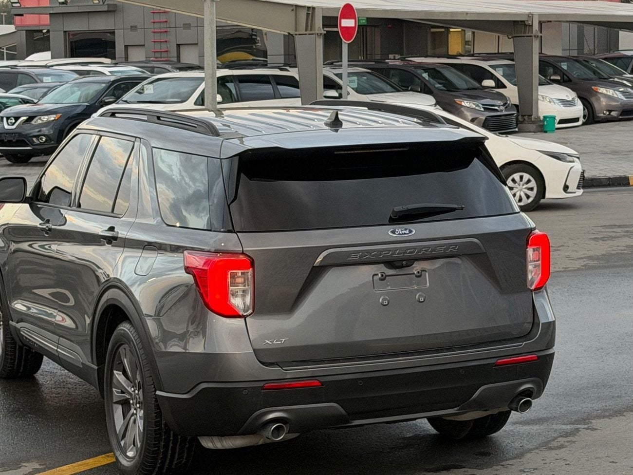 Ford Explorer XLT, fully loaded with panoramic