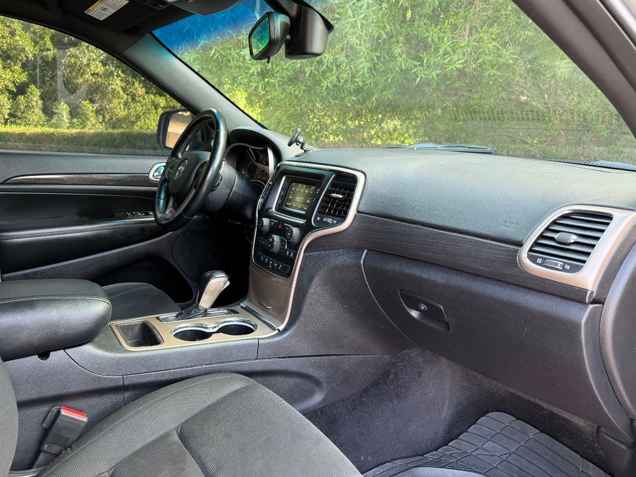 جيب جراند شيروكي Laredo 3.6L