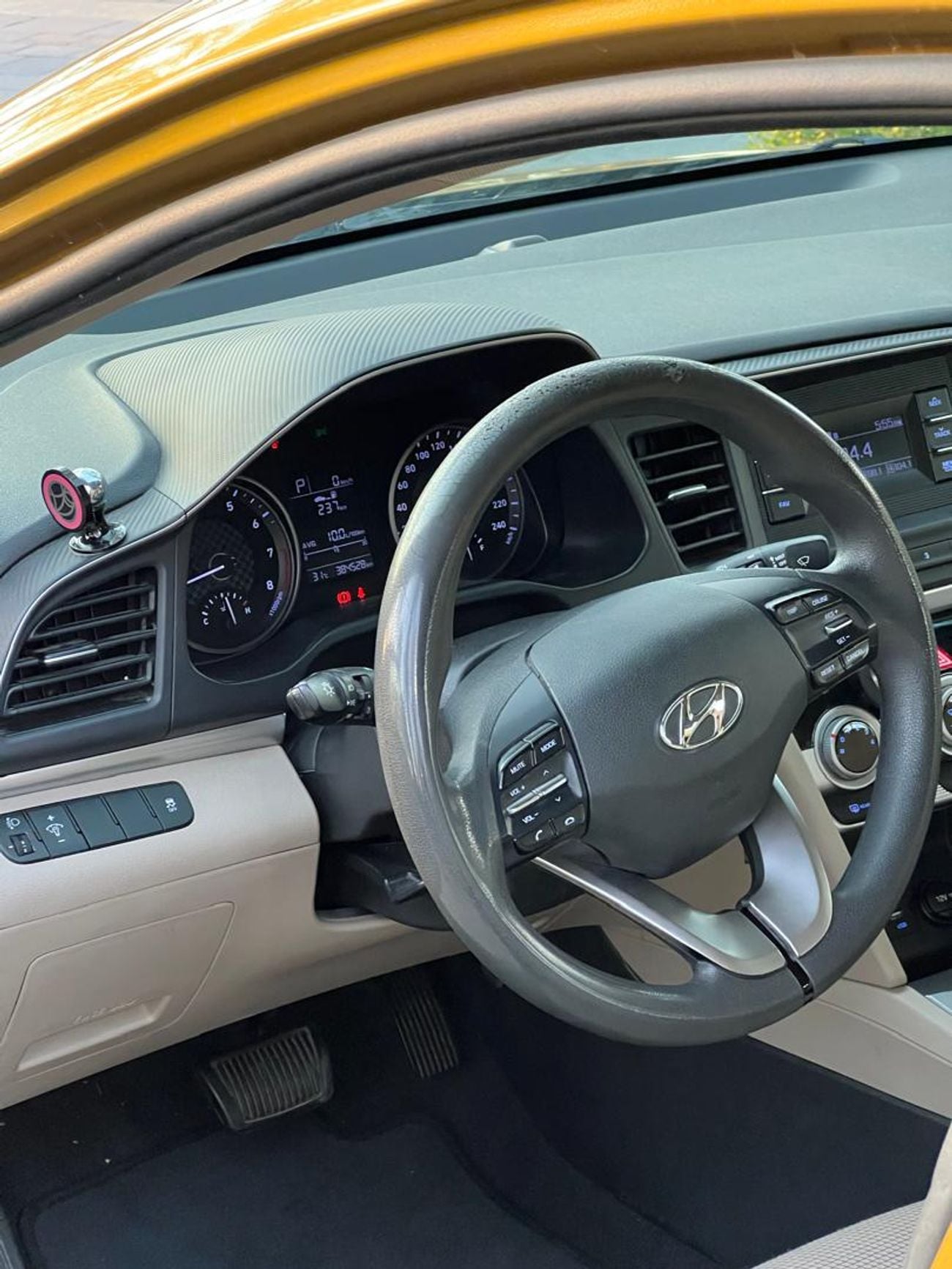 Hyundai Elantra Standard 2.0L GCC 2.0L