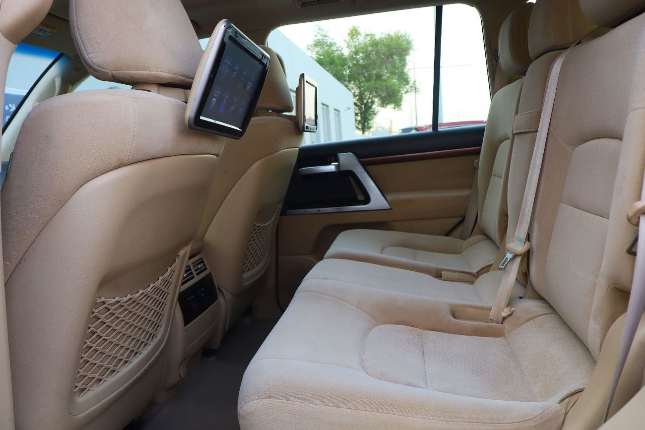 Toyota Land Cruiser VXR 5.7L 4WD