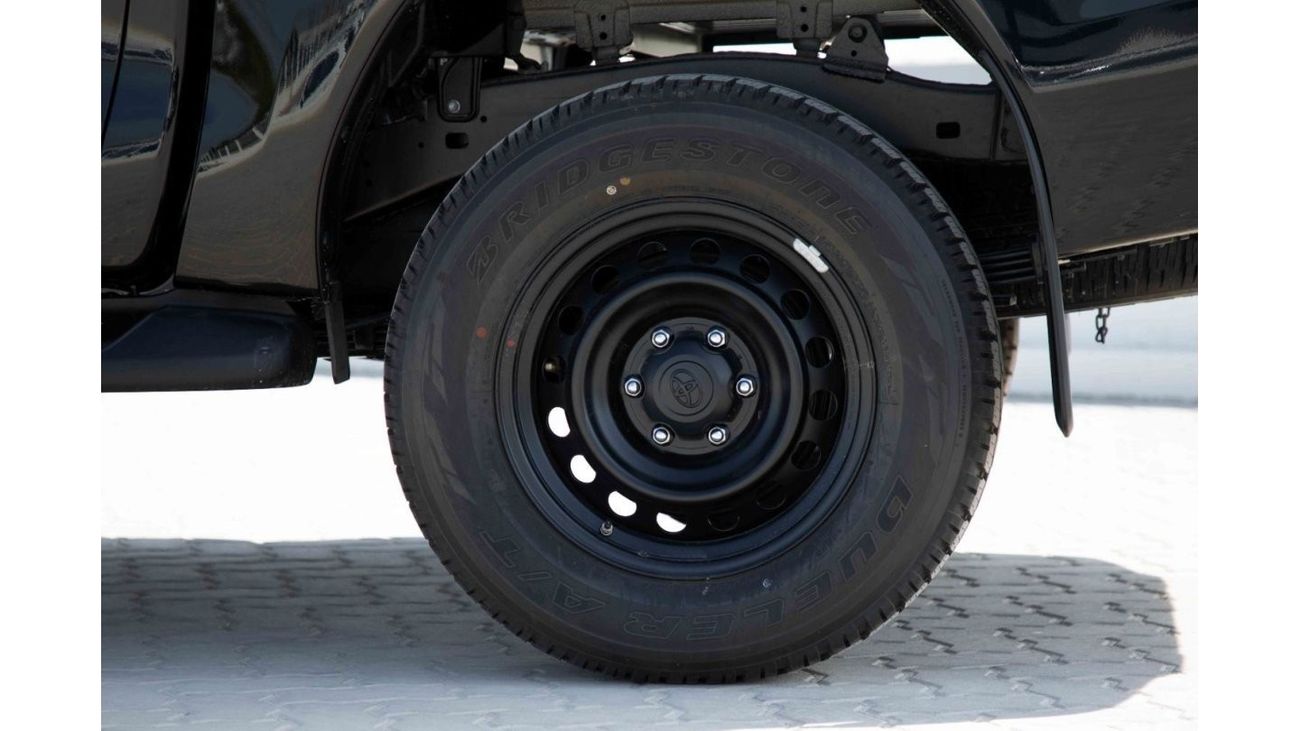 تويوتا هيلوكس تويوتا هيلوكس 4x4 DC 2.8 SR5 - أسود من الداخل عنابي