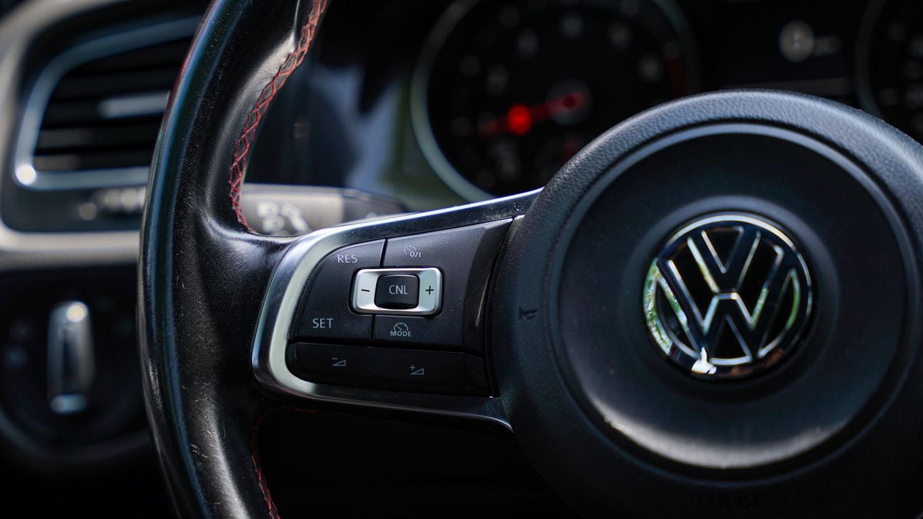 Volkswagen Golf GTI P1 2.0L (220 HP)