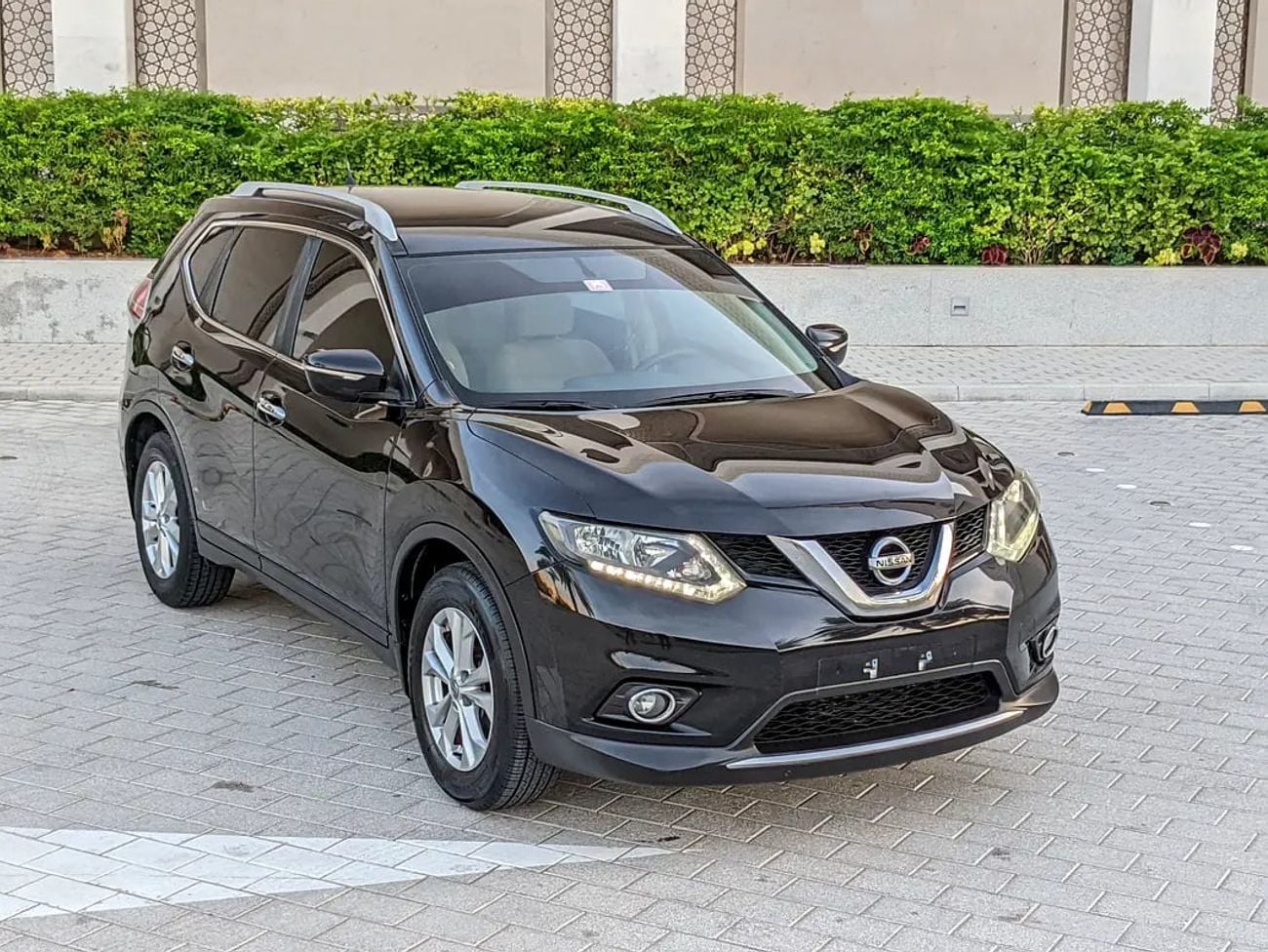 نيسان إكس تريل S GCC Specs Prestine Condition 4WD With Low KM Premium 7 Seater SUV