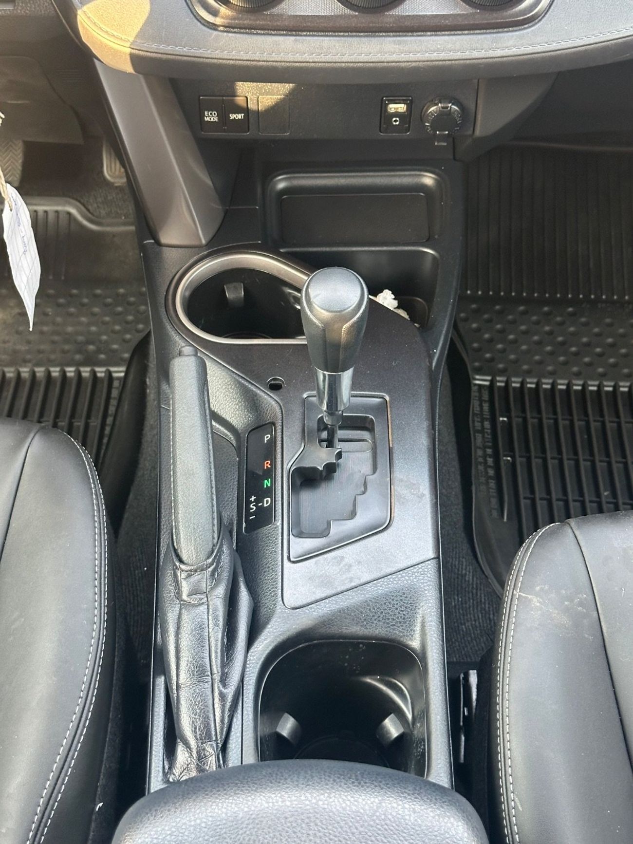 Toyota RAV4 2017 good condition leather seats