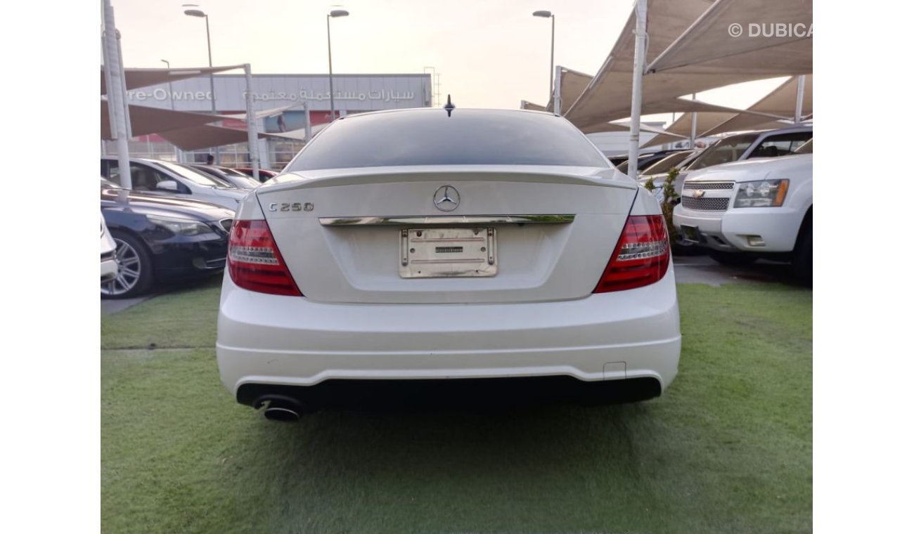 Mercedes-Benz C 250 MERCEDES C250 WHITE COULOUR SUNROOF LEATHER SEATS VERY GOOD CONDTION