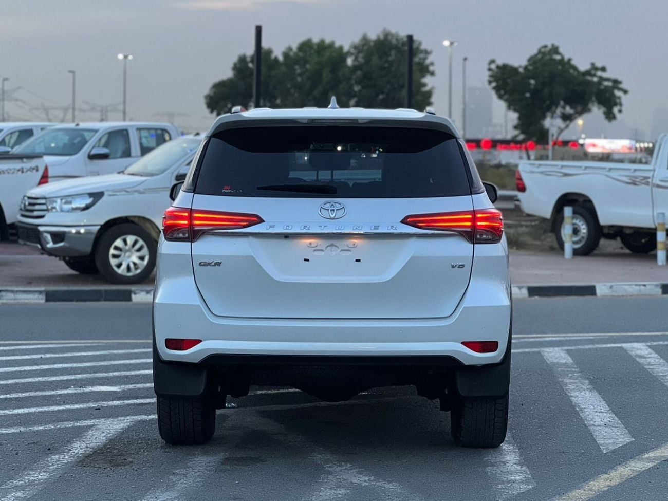 تويوتا فورتونر 2022 Toyota Fortuner GX.R Full Option - V6 4.0L GCC - Rear Camera & Sensor - Leather Seat - 2 Key