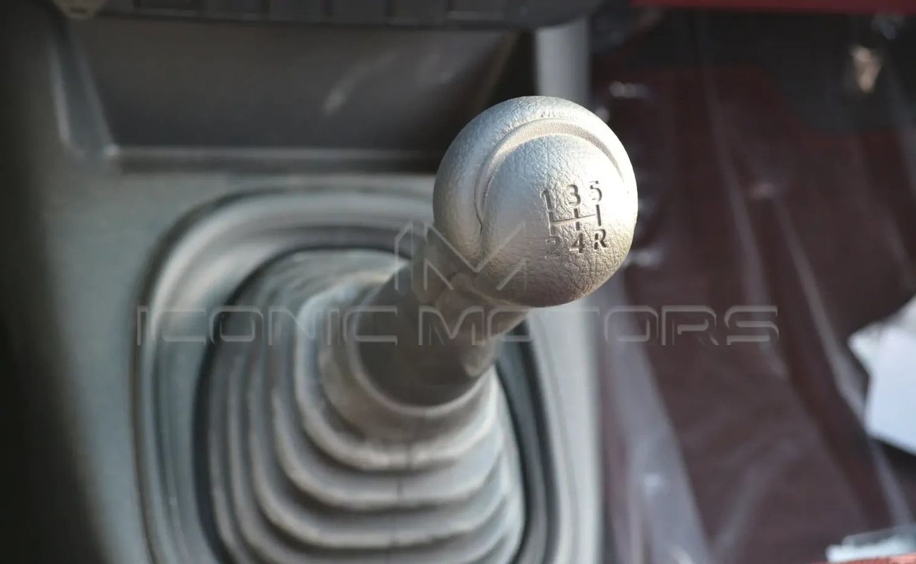 Toyota Hilux TOYOTA HILUX SC 2.4L 4X2 M/T (DIESEL) MY24