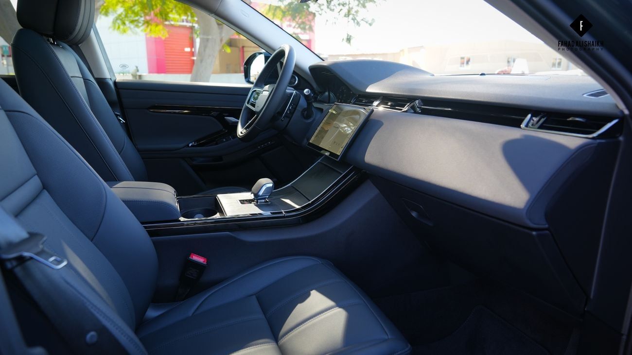 لاند روفر رانج روفر إيفوك SE P250 DYNAMIC 2025!! BLACK EDITION!! FIVE YEARS WARRANTY!! THREE YEARS SERVICE CONTRACT