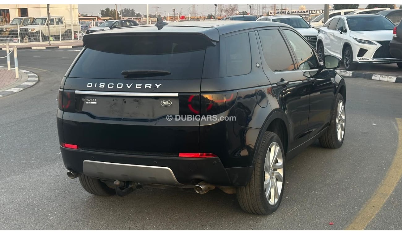 Used Land Rover Discovery 2015 for sale in Dubai 695628