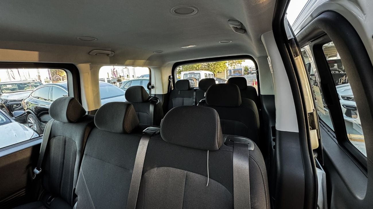 هيونداي ستاريا Luxury 2025 Brand New 11 Seater Diesel 2.2L Turbo 4 Cylinders GCC