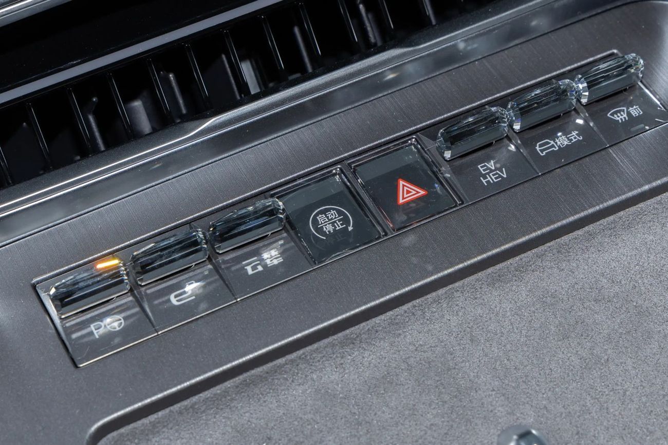 دينزا N8L 2.0T three-motor hybrid