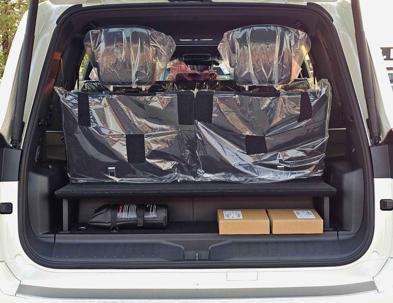 تويوتا لاند كروزر VX HYBRID / 3.5L V6 PETROL / RADAR / BIG DVD / JBL SPKRS / LETAHER WITH MEMORY SEATS (CODE # VXH25)