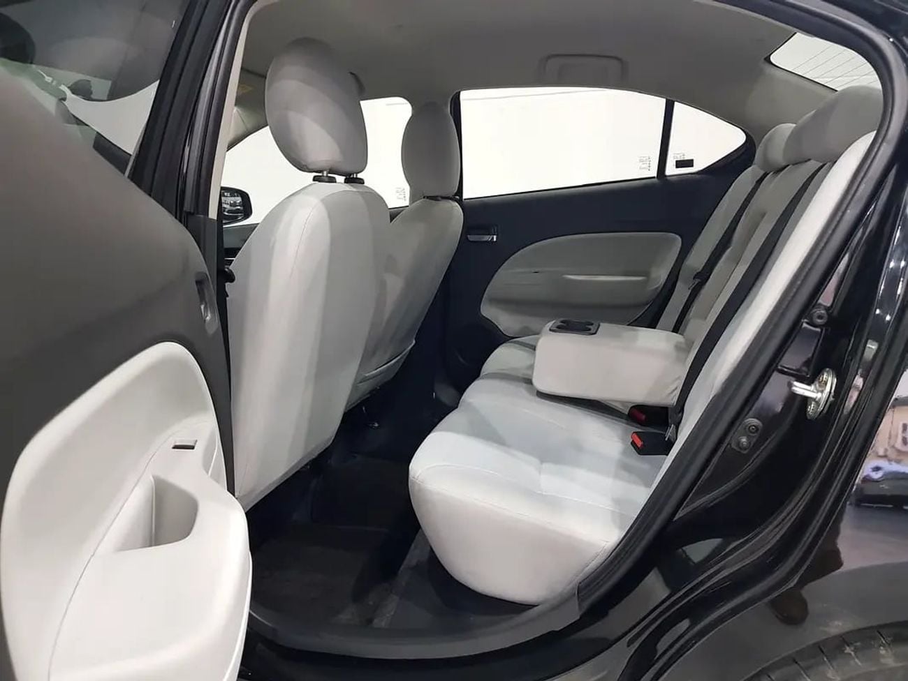 ميتسوبيشي اتراج جي إل إكس GCC / Official Dealer Warranty