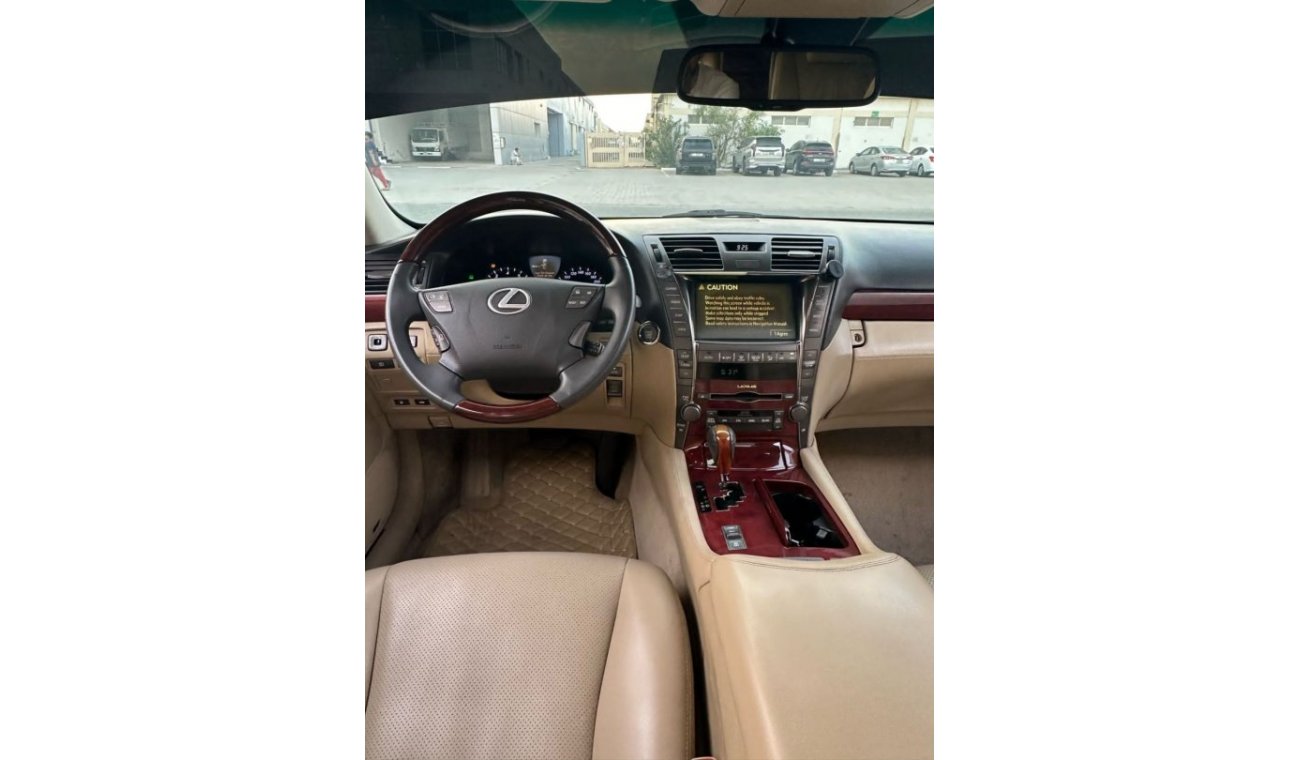 لكزس LS 460 لكزس LS 460  لارج  VIP مواصفات خاصة موديل : 2007 السعر : 28,000 درهم كيلو متر : 165000 مواصفات خليجي