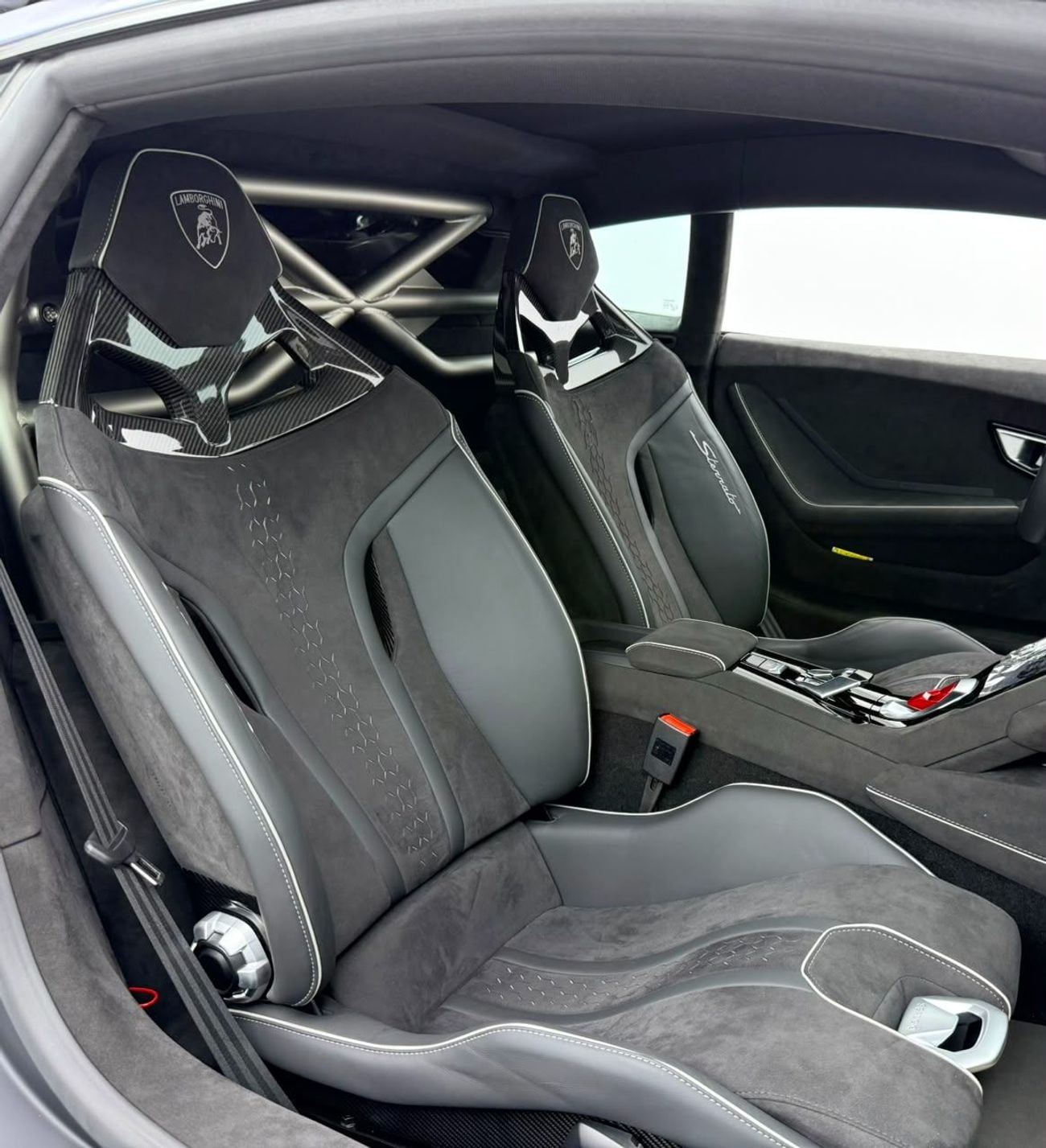 لامبورغيني هوراكان 2024 Lamborghini Huracan Sterrato LP-610-4, Warranty, Full Service History, Very Low Km, Japanese