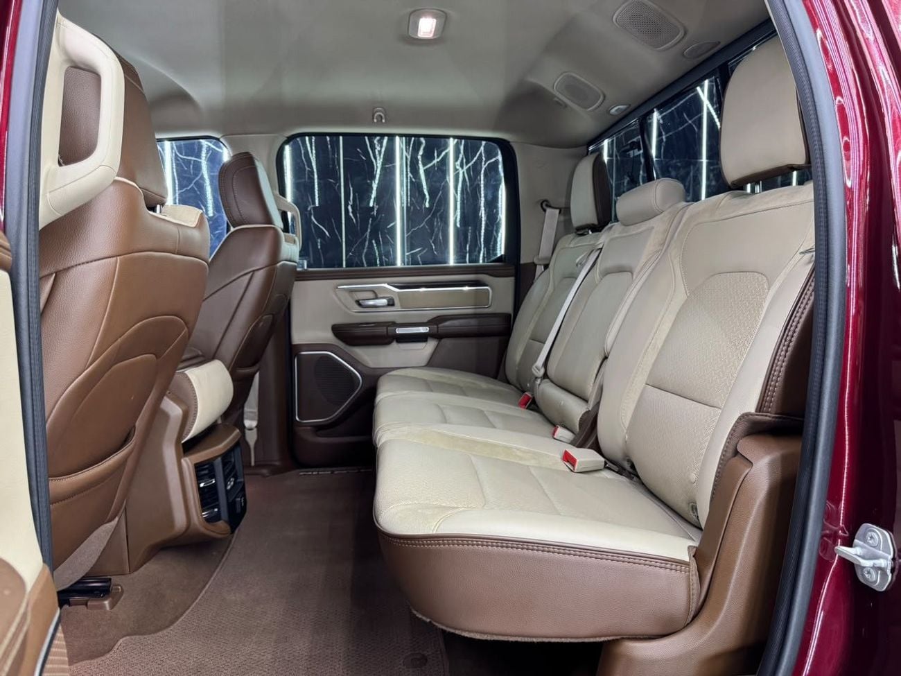 رام 1500 LARAMIE CREW 2020 RAM 1500 Laramie 5.7L HEMI V8 | 4x4 | GCC Ready | Luxury Pickup