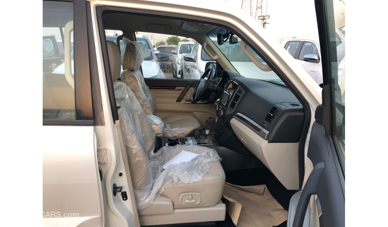 ميتسوبيشي باجيرو 3.8L Petrol / DVD / Driver Power Seat & Leather Seats / Rear AC (CODE # 9002)