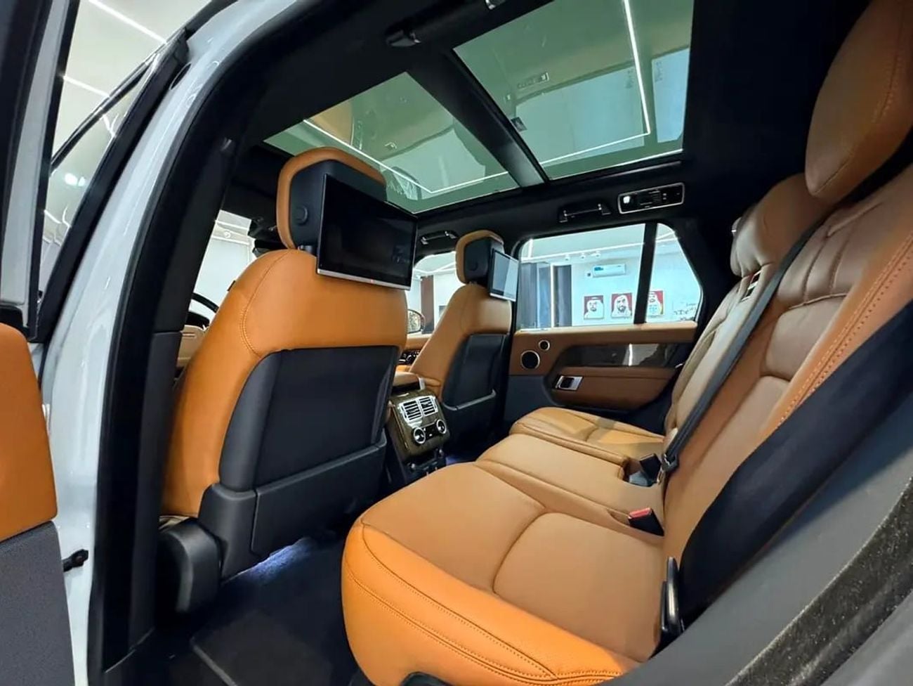 لاند روفر رينج روفر LWB Autobiography P400 3.0L ELITE VOGUE || SUPERCHARGED || GCC || FULLY LOADED || ACCIDENTS FREE