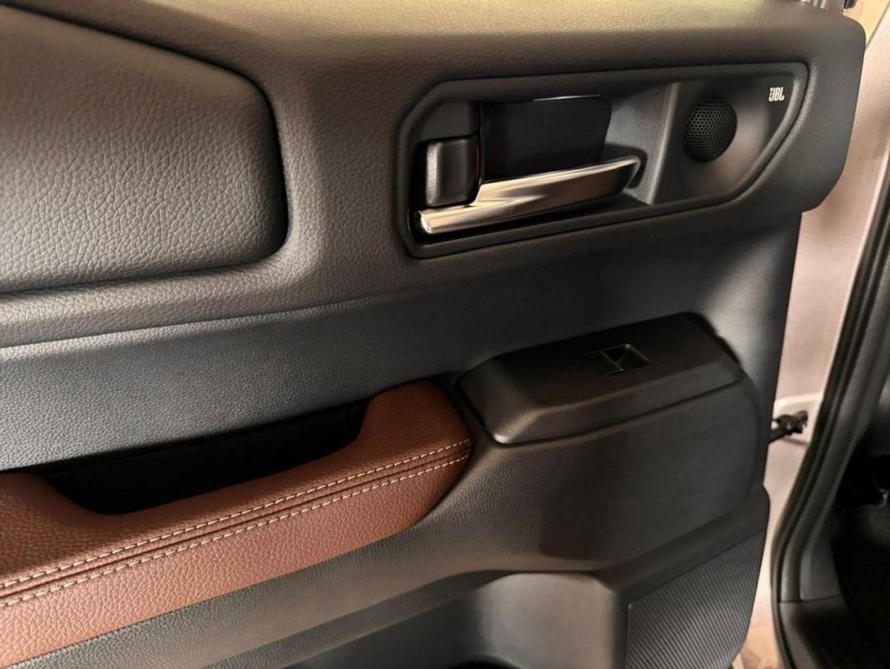 تويوتا برادو 2.4L PETROL LUXURY 2024