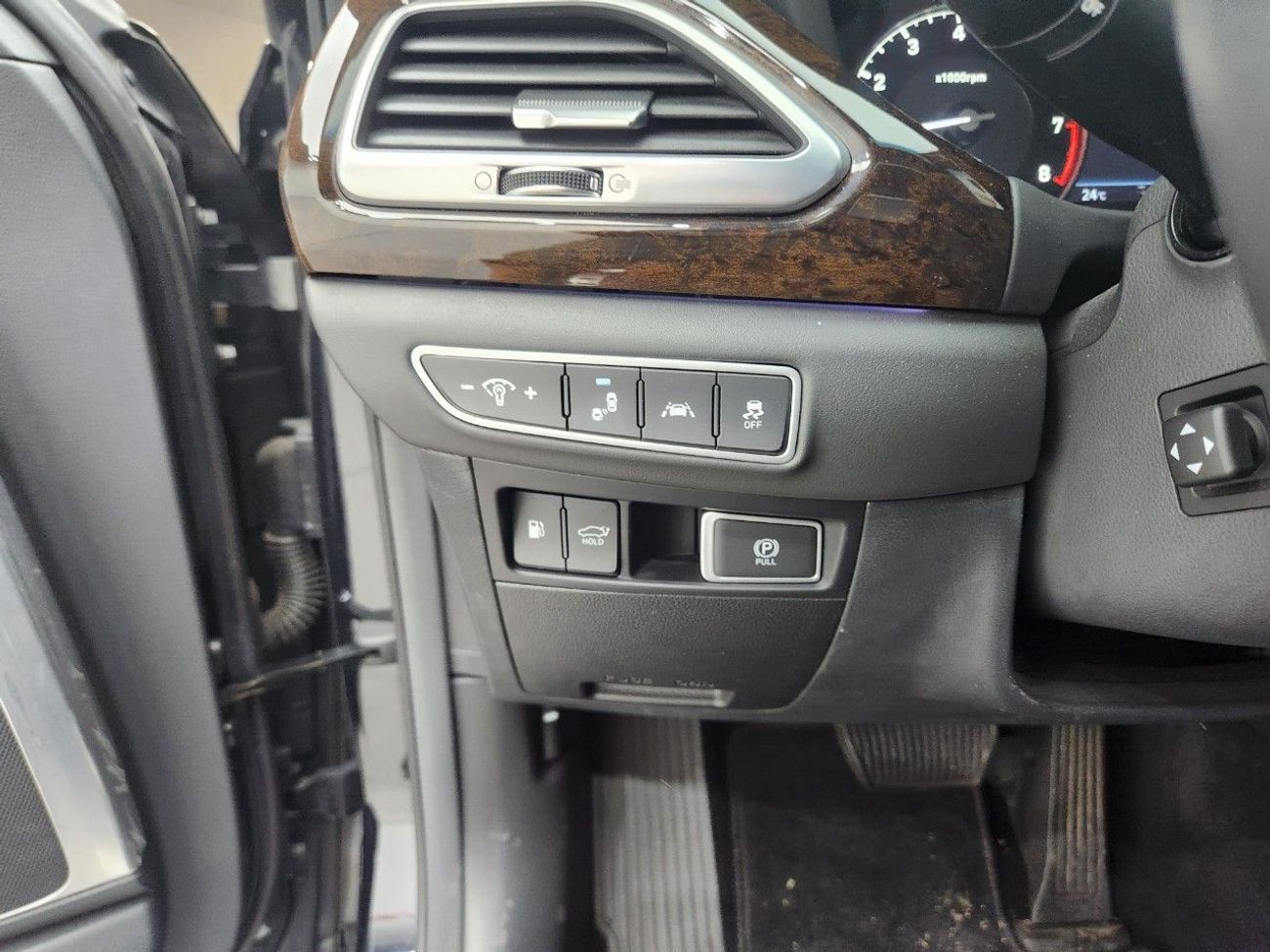 جينيسس G90 Platinum 3.8L RWD