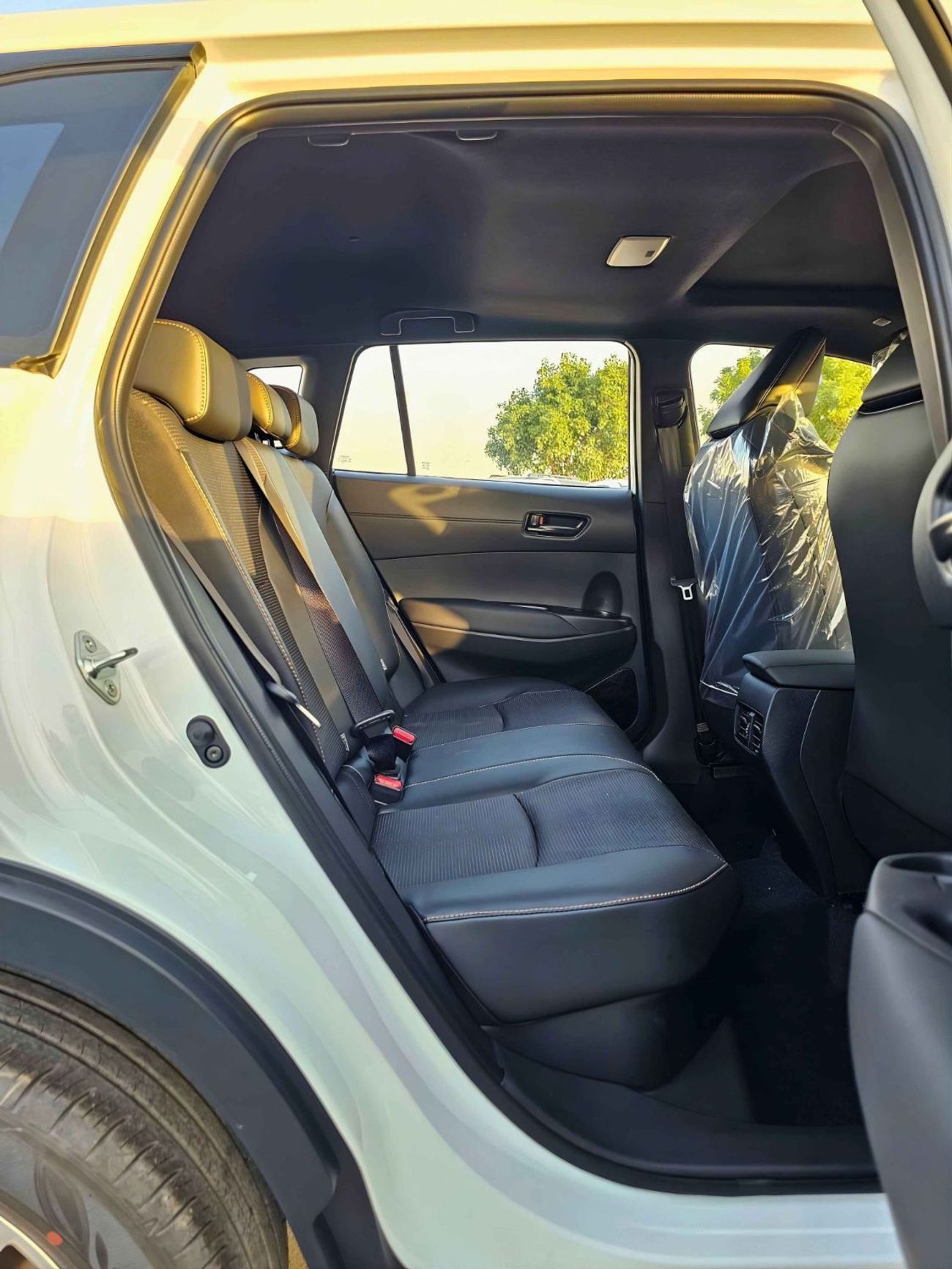 تويوتا كورولا كروس LTD HEV NEW SHAPE / 2.0L V4 PETROL / SUNROOF / LEATHER WITH DRIVER POWER SEAT (CODE # CRCHCN)