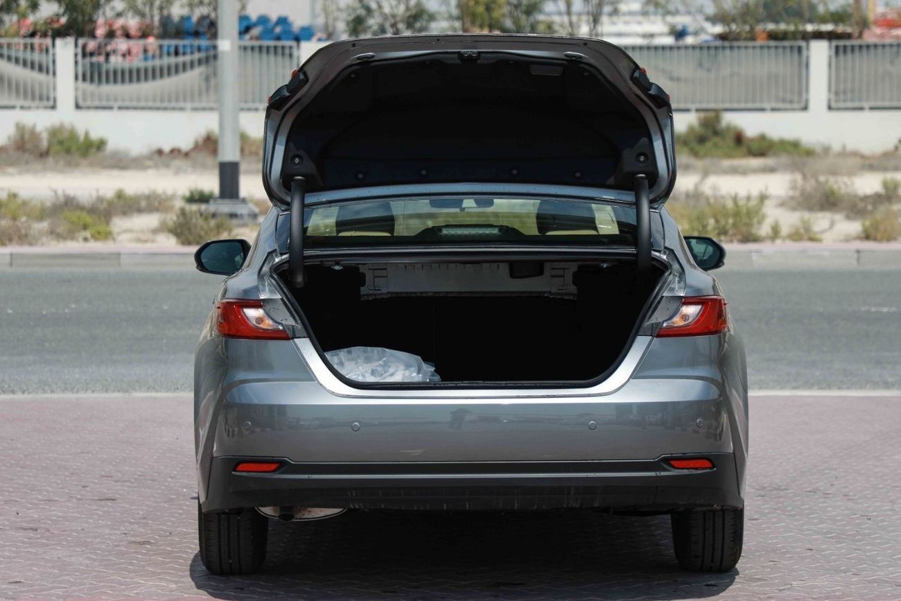 Toyota Camry 2025 TOYOTA CAMRY LE 2.5 Hybrid - PRECIOUS METAL inside BEIGE | Export Only