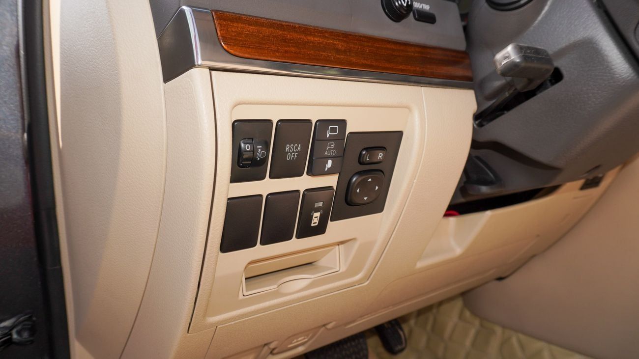 Toyota Land Cruiser EXR 5.7L 4WD