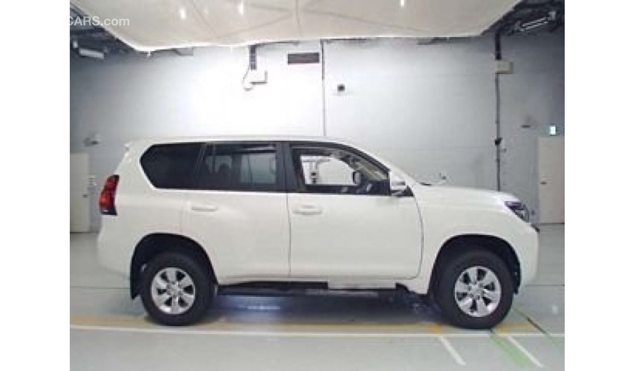 تويوتا برادو Right hand Japan NEW 2022 Toyota Prado 2.7cc petrol auto 7 seater with sunroof pearl white with beig