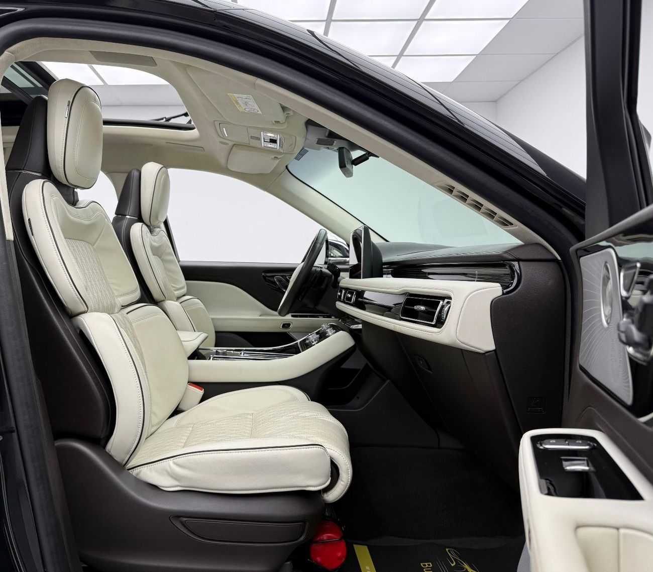 لينكولن أفياتور Presidential 3.0L 2022 Lincoln Aviator Presidential, Warranty, Excellent Condition, 7 Seater, GCC