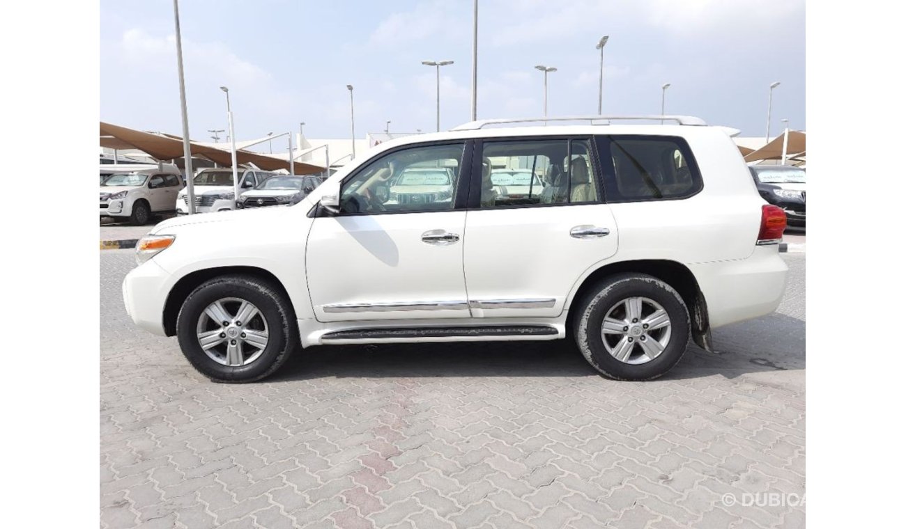 Toyota Land Cruiser Toyota Land Cruiser 2013 gcc v6 very celen car