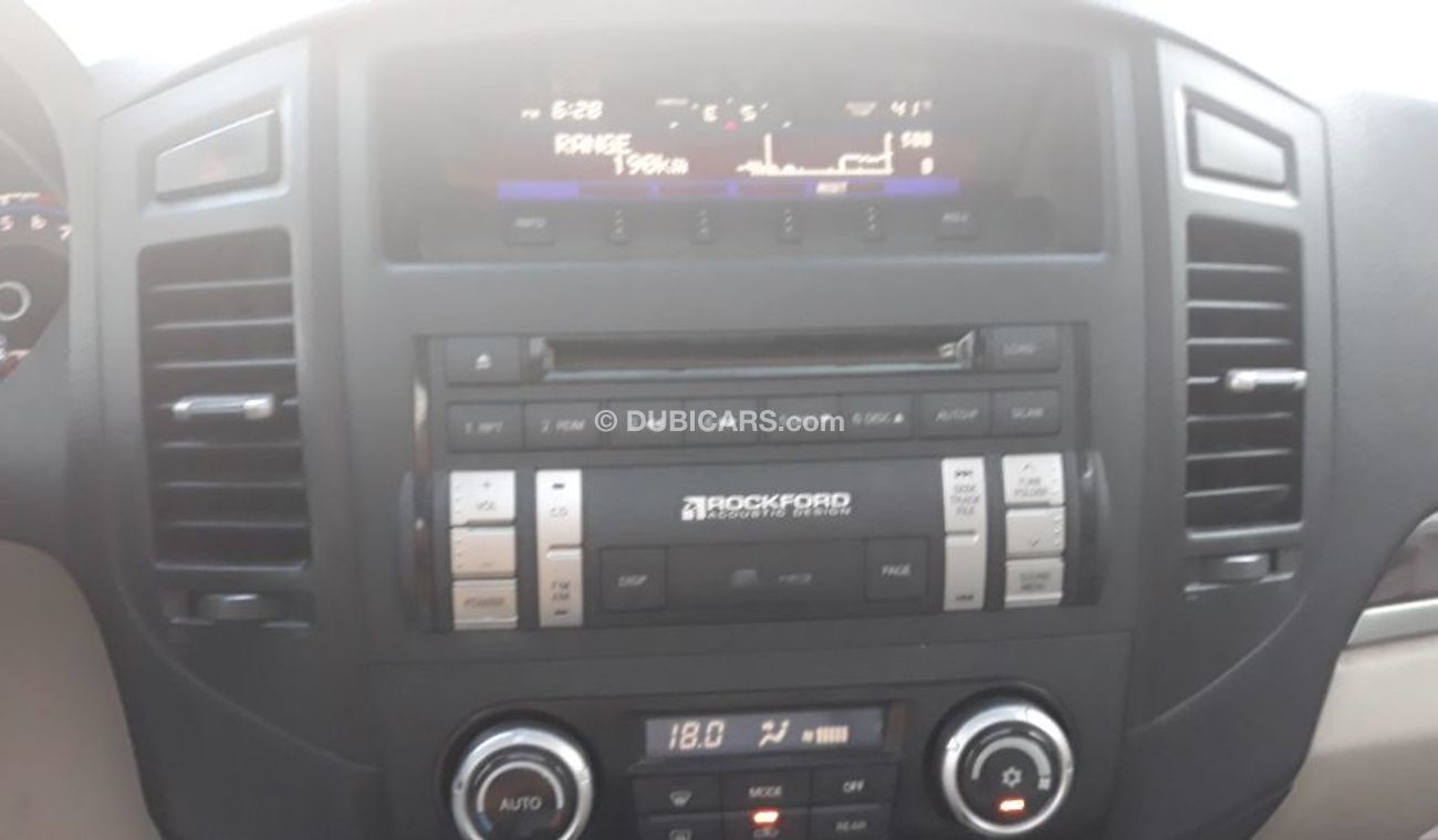 ميتسوبيشي باجيرو 2011 Gls 3.5 ltr Full options gulf specs clean car excellent condition