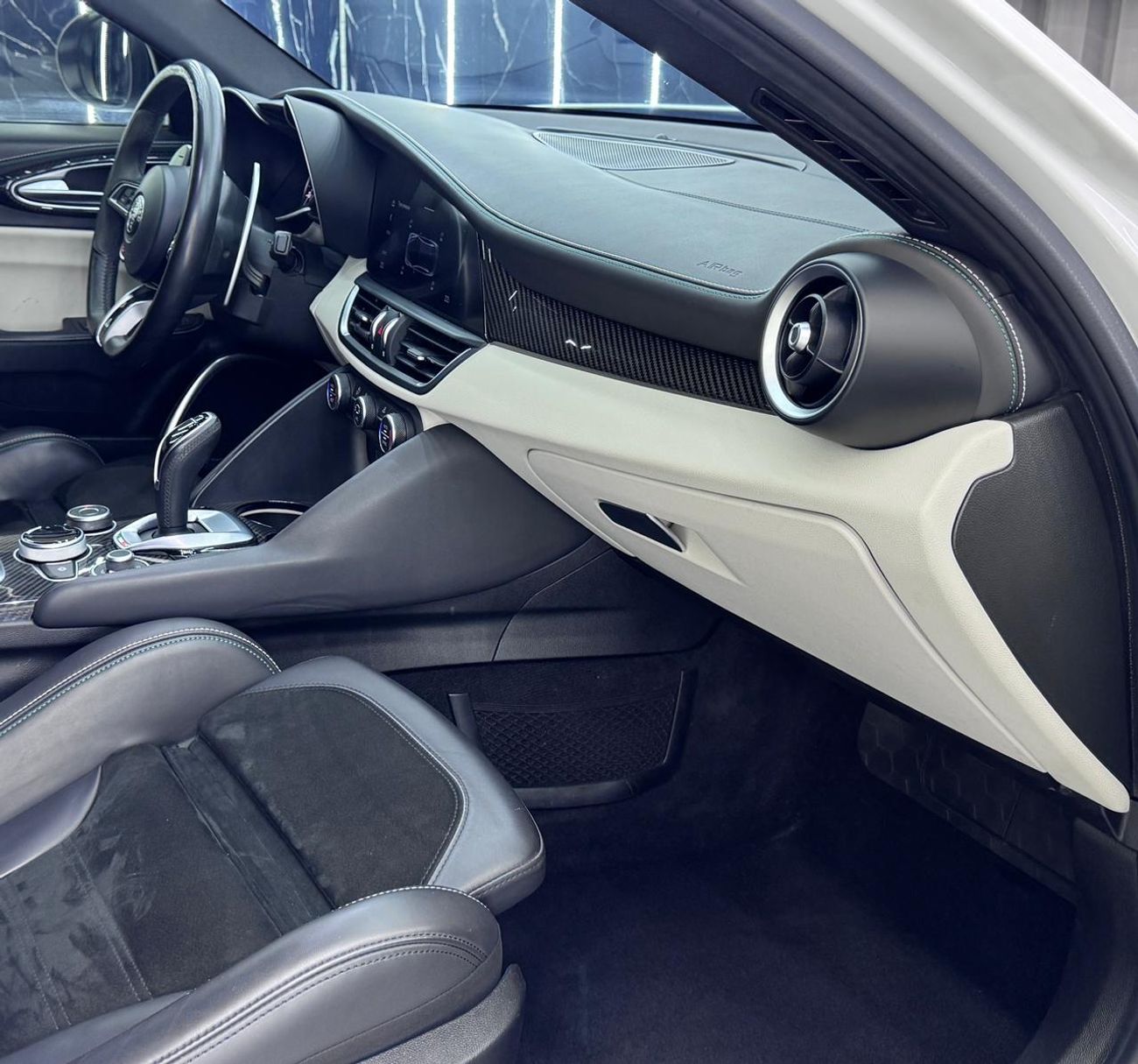 Alfa Romeo Giulia Quadrifoglio 2.9L (510 HP) Alfa Romeo Giulia Quadrifoglio  V6,2.9L (510 HP)