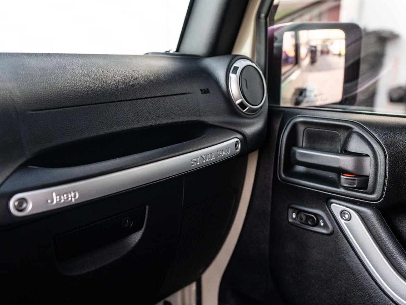 جيب رانجلر Sahara 3.6L A/T (5 Seater)