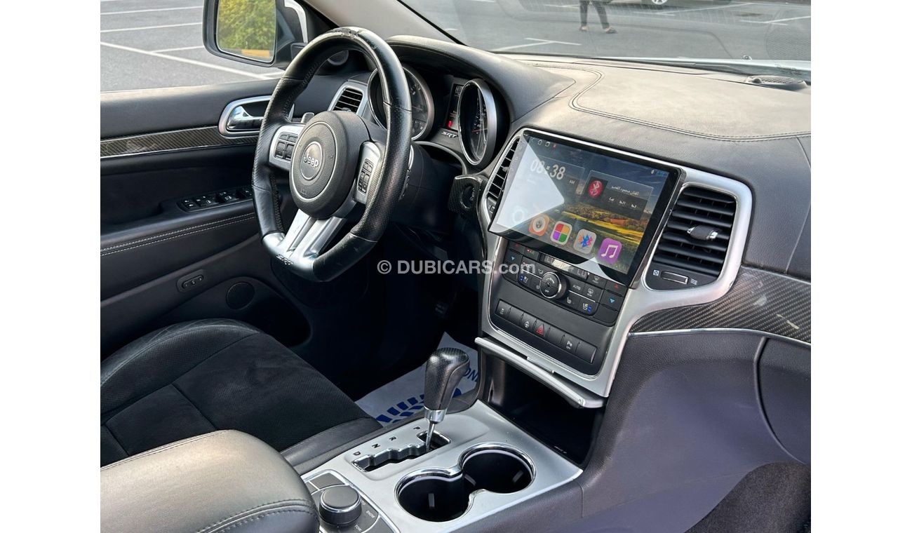 Jeep Grand Cherokee SRT8 Jeep grand cherokee 2013 SRT V8 GCC // orginal paint // Accident Free // Perfect condition