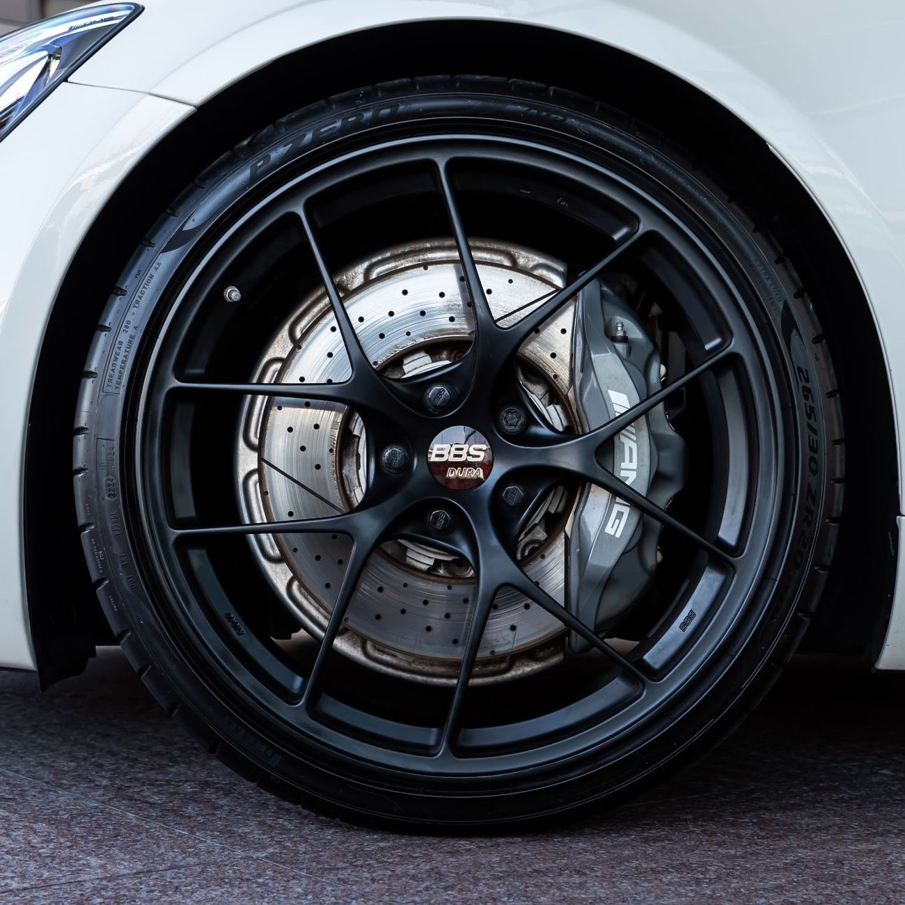 فيراري SF90 ستراديل 2022 FERRARI SF90 ASSETO FIORANO ( NOVITEC BODY KIT ) DONE ONLY 5000KM GCC WITH WARRANTY