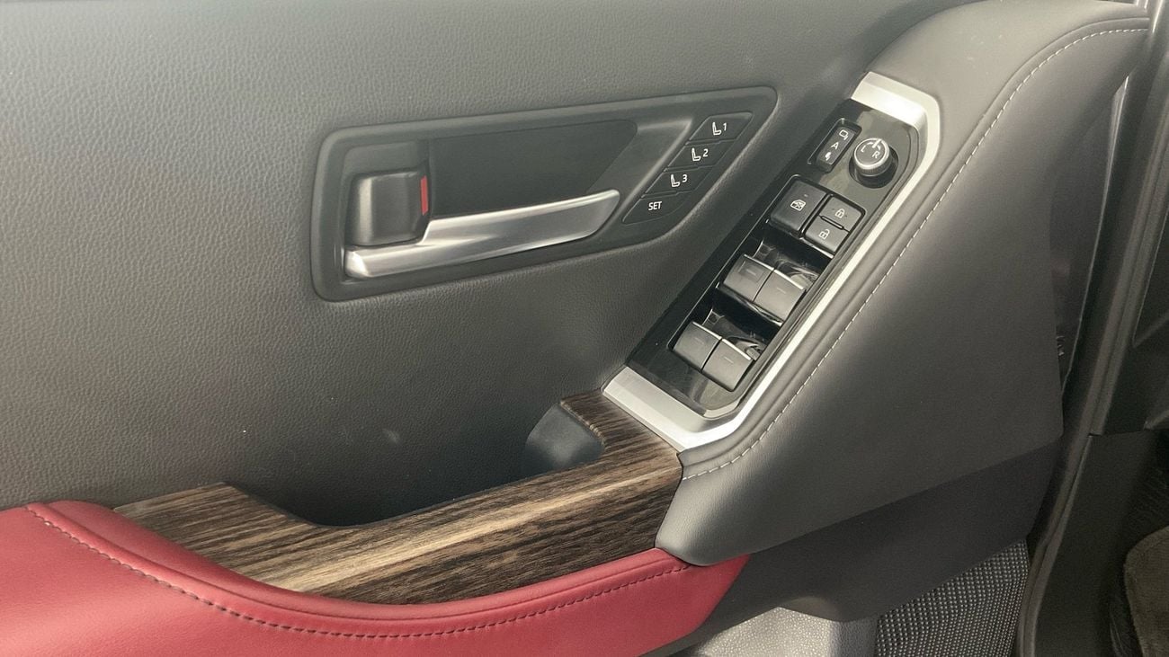 تويوتا لاند كروزر VXR | شامل الضمان | 0 ﺪﻔﻋﺓ ﺃﻮﻟﻯ