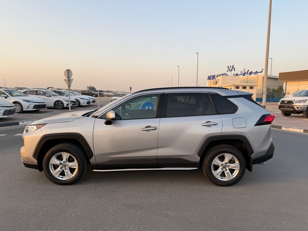 Toyota RAV4 2019 LE KEY START LEATHER SEATS 4WD CANADA SPEC
