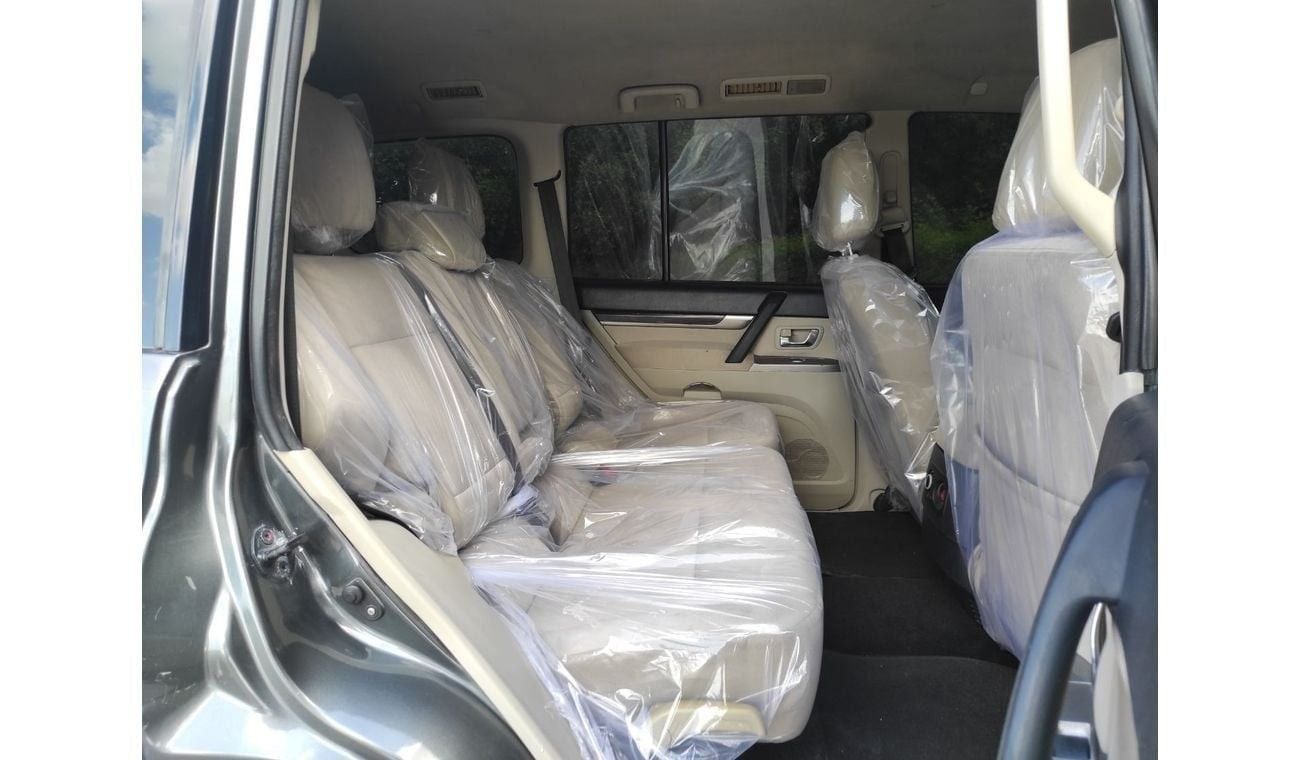 Mitsubishi Pajero GLS 3.5L (186 HP) (7 Seater) Mitsubishi pajero 2013  full automatic