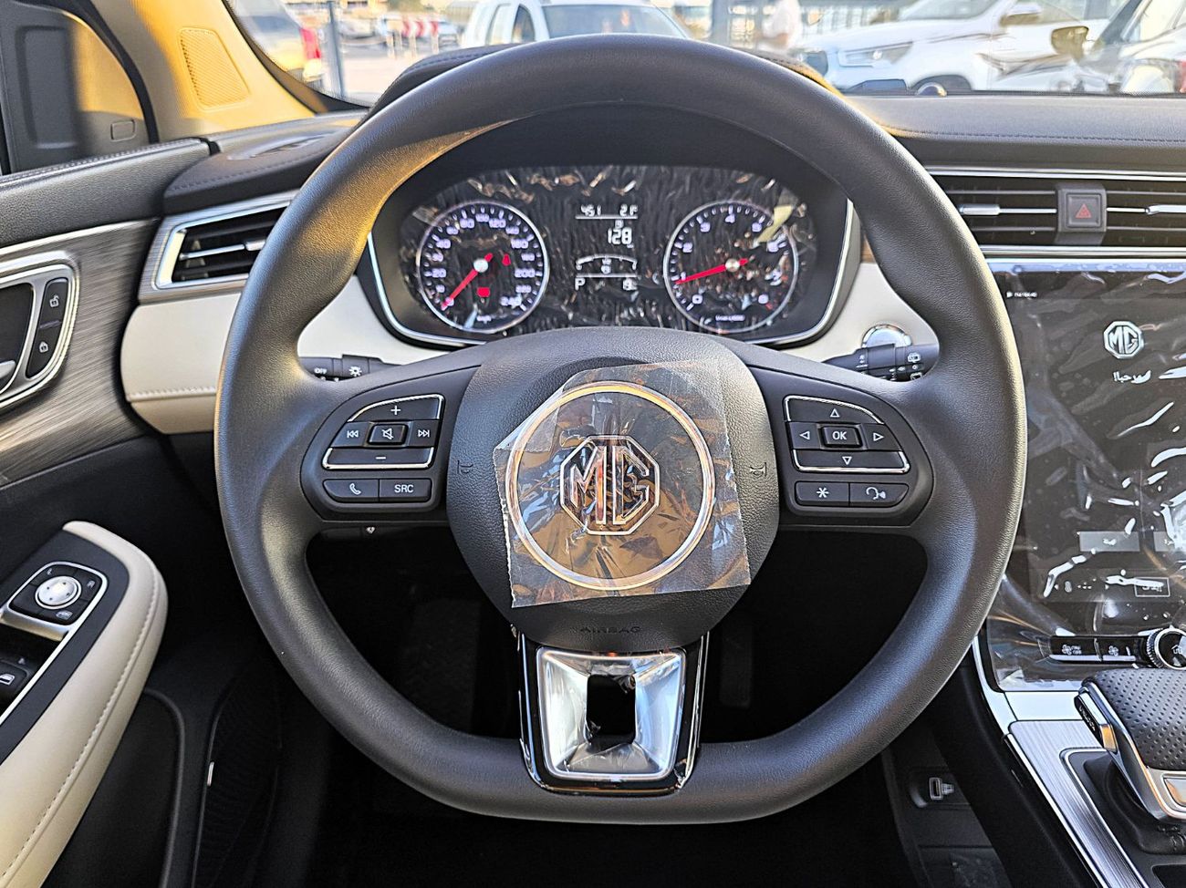 أم جي RX5 Mg RX5 Comfort 1.5l A/T black ⚫ 2024 model with Panoramic Roof and Push Start