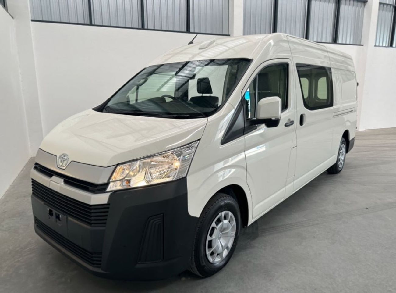 تويوتا هاياس HIACE 2.8 Diesel Automatic SLWB Dual Sliding Doors, Barn Rear Doors