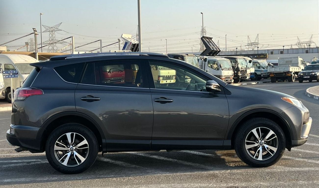 Toyota RAV4 2017 Toyota RAV4 XLE – 2.5L – Sunroof – Push Start – Rear Camera – Power Trunk