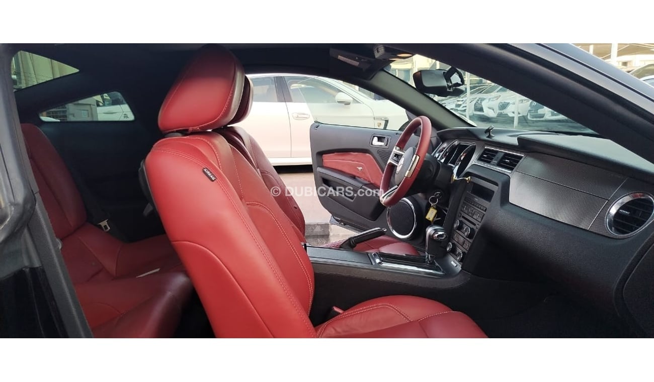 Ford Mustang FORD MUSTANG 2010 GCC V8