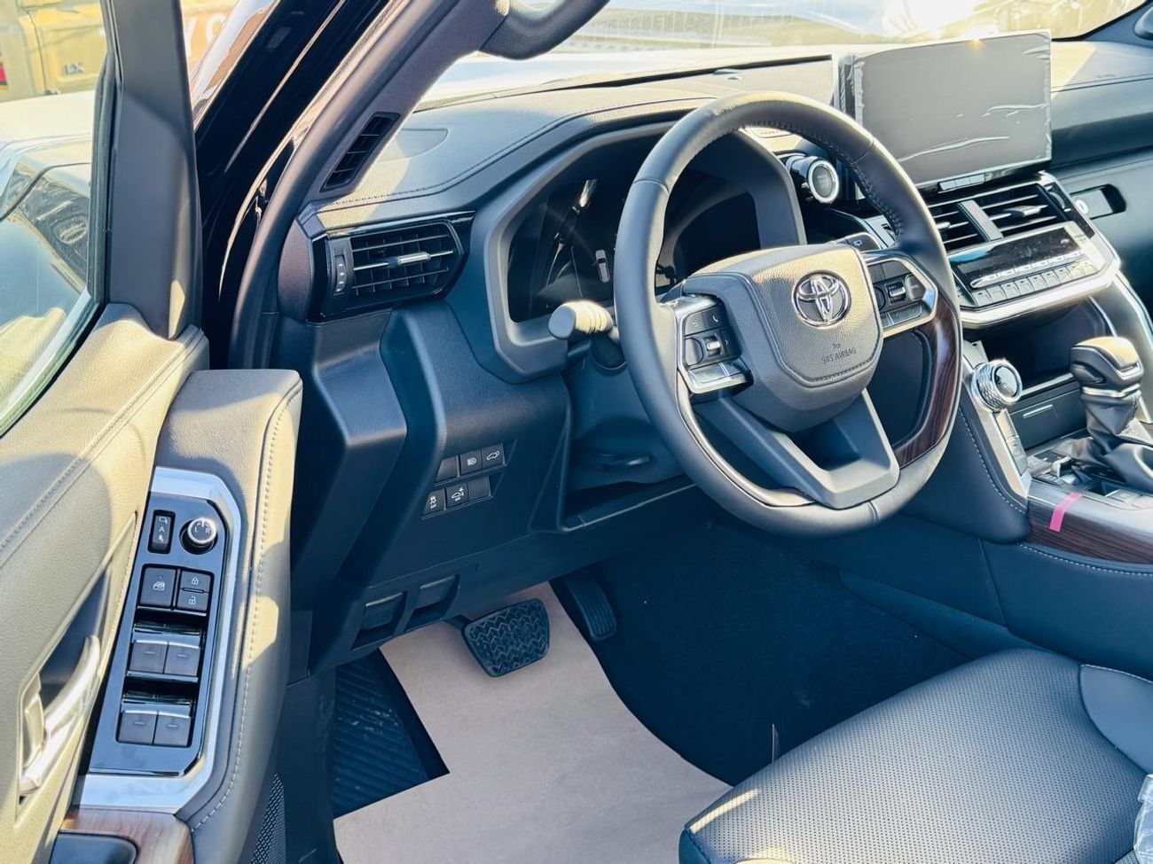 Toyota Land Cruiser TOYOTA LANDCRUISER (300 SERIES) VX 4.0L BLACK 2026